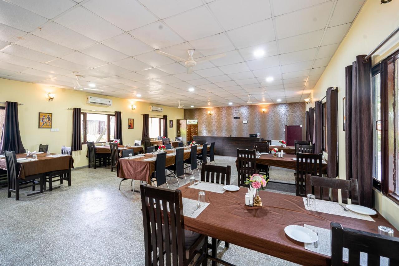 Narmada Hills Resort Godarpura Exterior photo